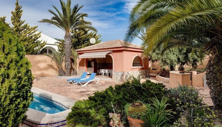 Jälleenmyynti - Erillistalo - Torrevieja - La Siesta