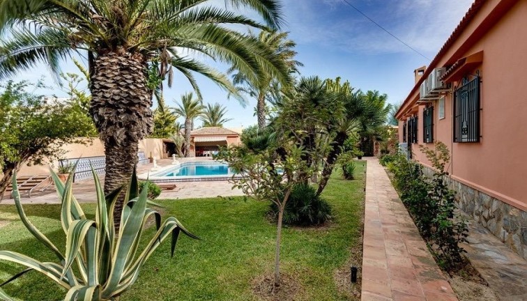 Jälleenmyynti - Erillistalo - Torrevieja - La Siesta