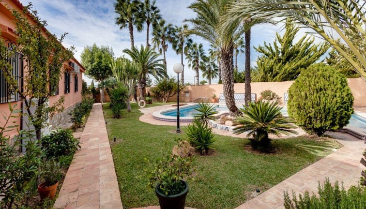 Jälleenmyynti - Erillistalo - Torrevieja - La Siesta