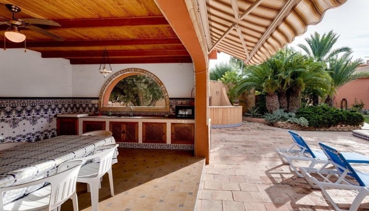 Jälleenmyynti - Erillistalo - Torrevieja - La Siesta