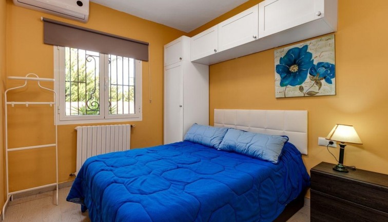 Jälleenmyynti - Erillistalo - Torrevieja - La Siesta