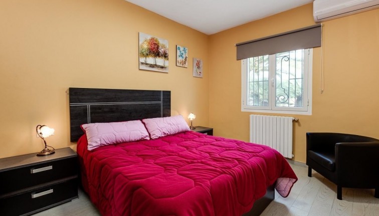 Jälleenmyynti - Erillistalo - Torrevieja - La Siesta