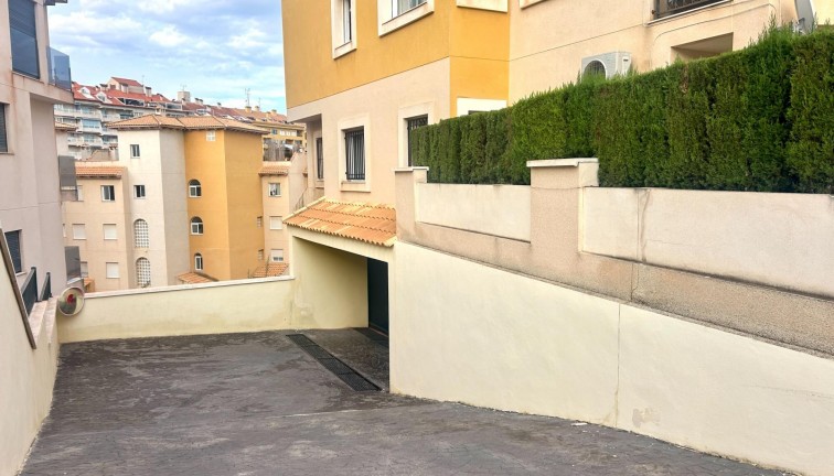 Jälleenmyynti - Autotalli - Orihuela Costa - Campoamor