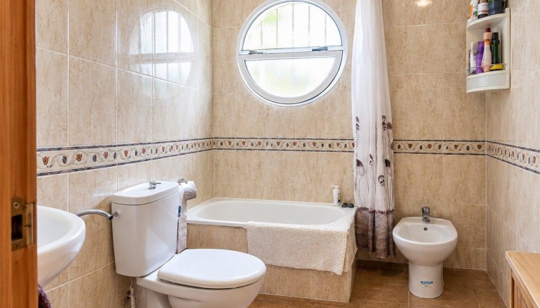 Jälleenmyynti - Bungalow - Orihuela Costa - Lomas de Cabo Roig