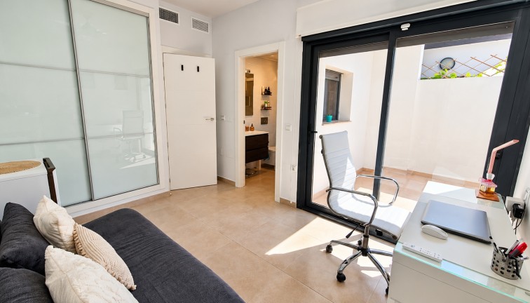 Resale - Chalet - Orihuela Costa - Villamartín