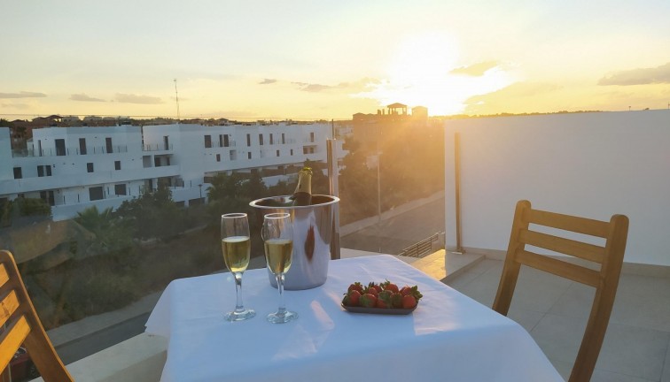 Uudistuotanto - Erillistalo - Orihuela Costa - Villamartín