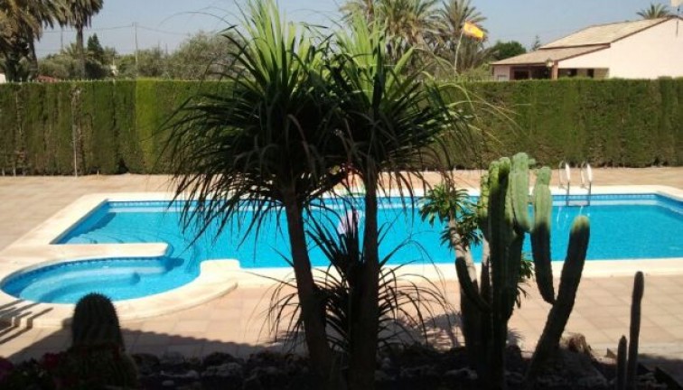 Resale - Chalet - Elche