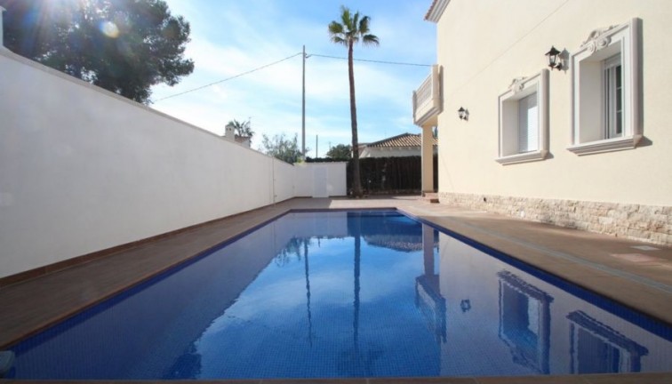 Resale - Chalet - Orihuela Costa - Cabo Roig