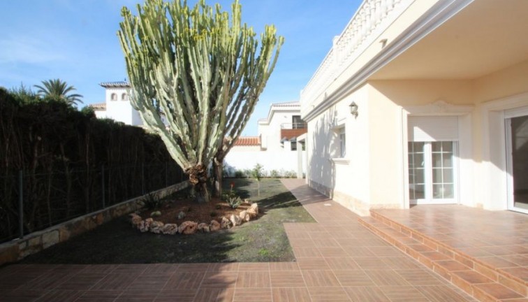 Resale - Chalet - Orihuela Costa - Cabo Roig