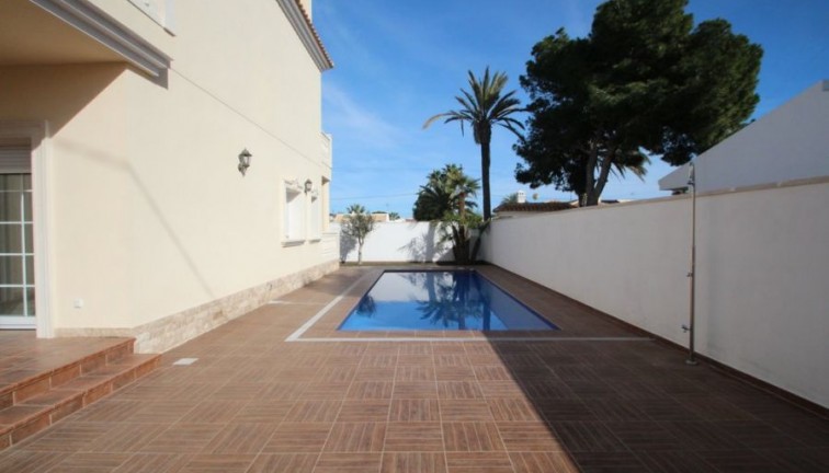 Resale - Chalet - Orihuela Costa - Cabo Roig