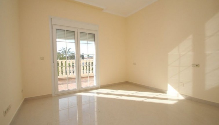 Resale - Chalet - Orihuela Costa - Cabo Roig