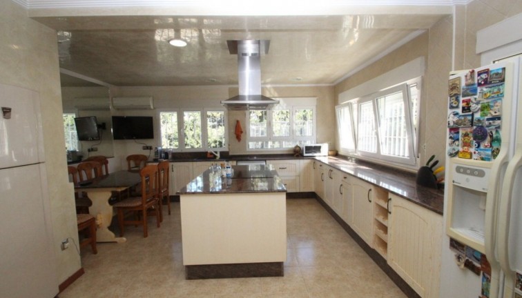 Resale - Chalet - Orihuela Costa - Cabo Roig