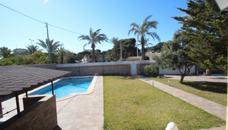 Resale - Chalet - Orihuela Costa - Cabo Roig