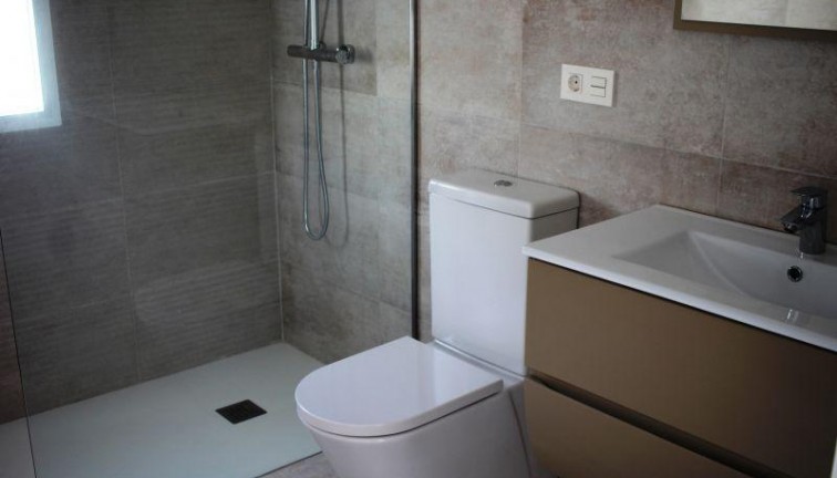 Uudistuotanto - Erillistalo - La Romana