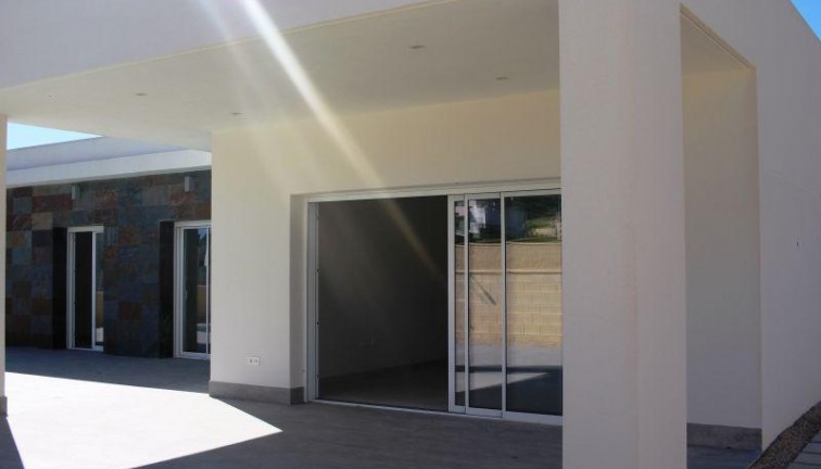 Uudistuotanto - Erillistalo - La Romana