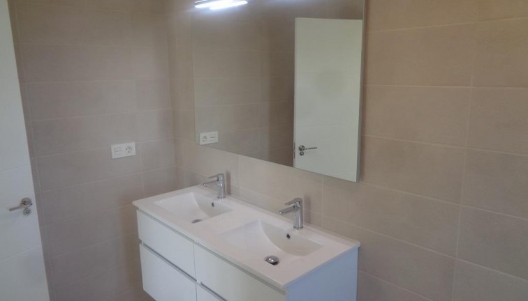 Uudistuotanto - Erillistalo - Pinoso