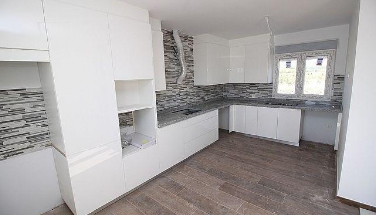 Uudistuotanto - Erillistalo - Pinoso