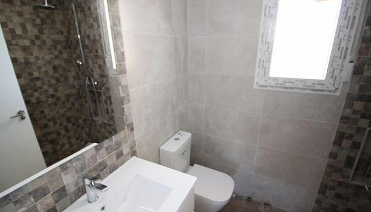 Uudistuotanto - Erillistalo - Pinoso