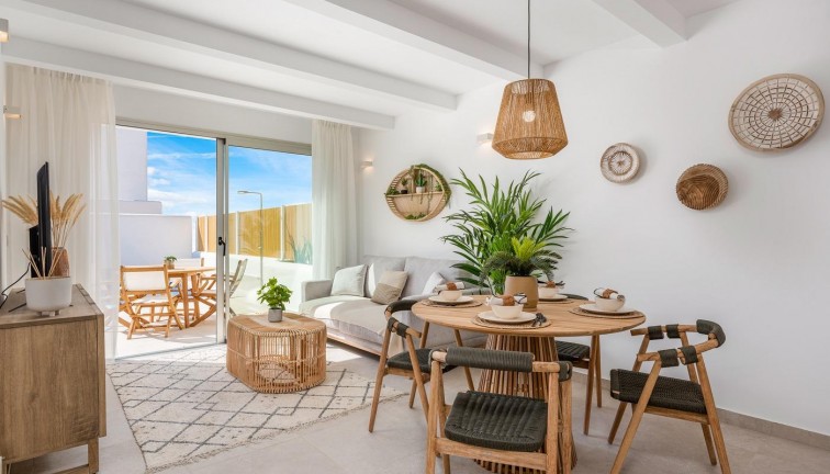 Uudistuotanto - Erillistalo - Los Alcazares - Serena Golf