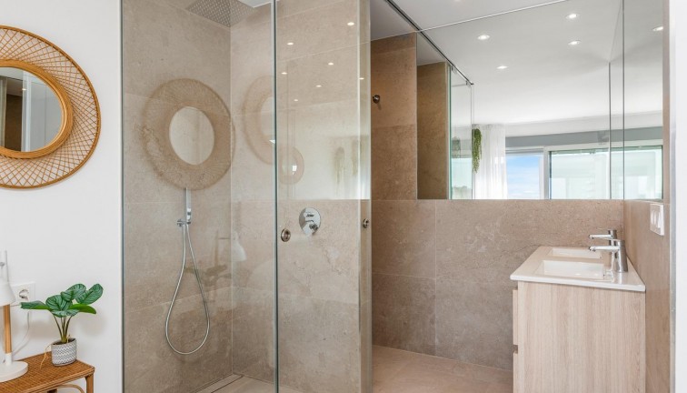 Uudistuotanto - Erillistalo - Los Alcazares - Serena Golf