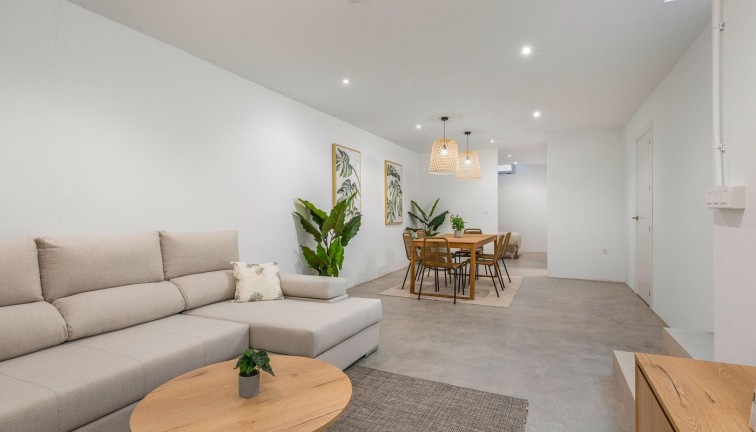 Uudistuotanto - Erillistalo - Los Alcazares - Serena Golf