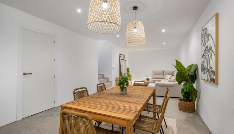 Uudistuotanto - Erillistalo - Los Alcazares - Serena Golf